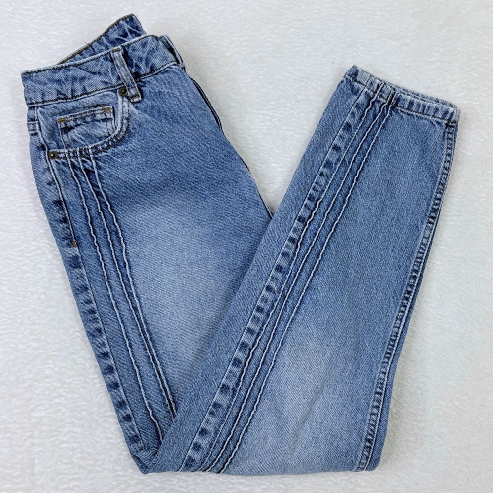 BDG Urban Outfitters Mom Jeans Light Wash High Rise Pintuck Blue Denim W28 L32
